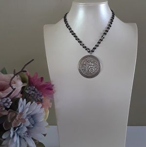 Beaded Flower Motif Necklace
